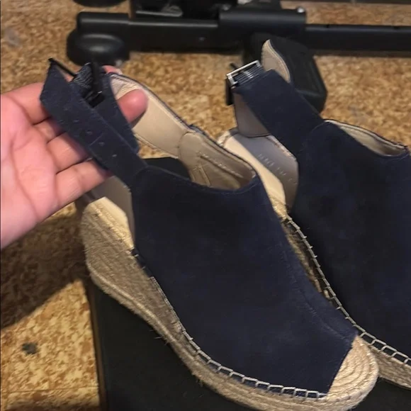 Kenneth Cole Navy Wedge Sandals. Size 7.5 preloved - Picture 2 of 16